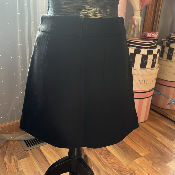 Express Skirt - Picture 2 of 6